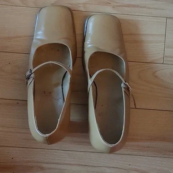 Shoes - Picture 1 of 2